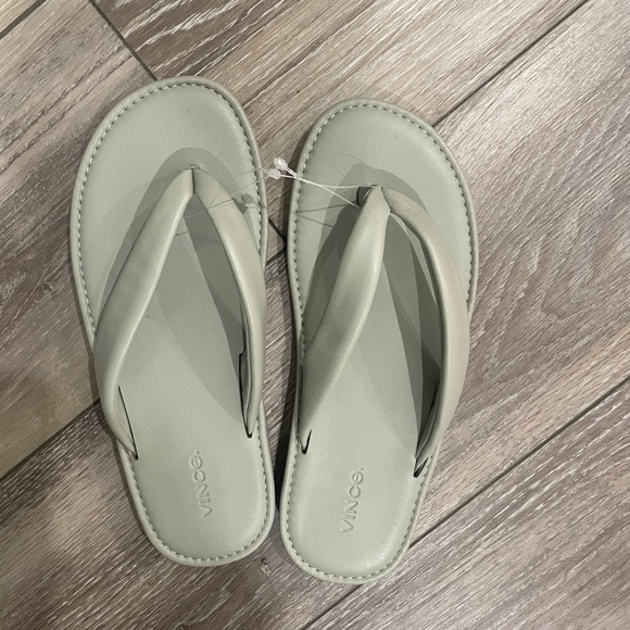 Vince Shoes - New Vince olexa flip flops